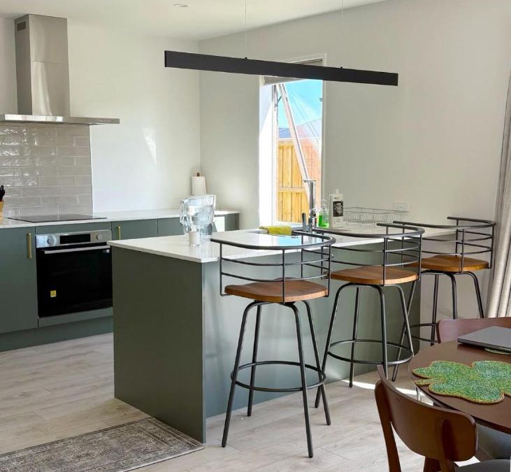 Rolleston House | Spacious Family Home In Rolleston 2 Bedrooms With 3 Beds