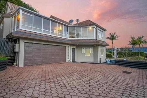 Mount Eden House | Spacious Mt Eden Oasis - Views, Parking, Air-Con