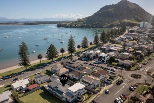 Mount Maunganui House | Spacious Retreat Steps to Beach Shops & Hot Pools