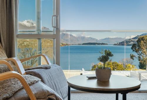 Frankton Apartment | Spectacular Lake Wakatipu Views, Cozy Studio Unit For Couples