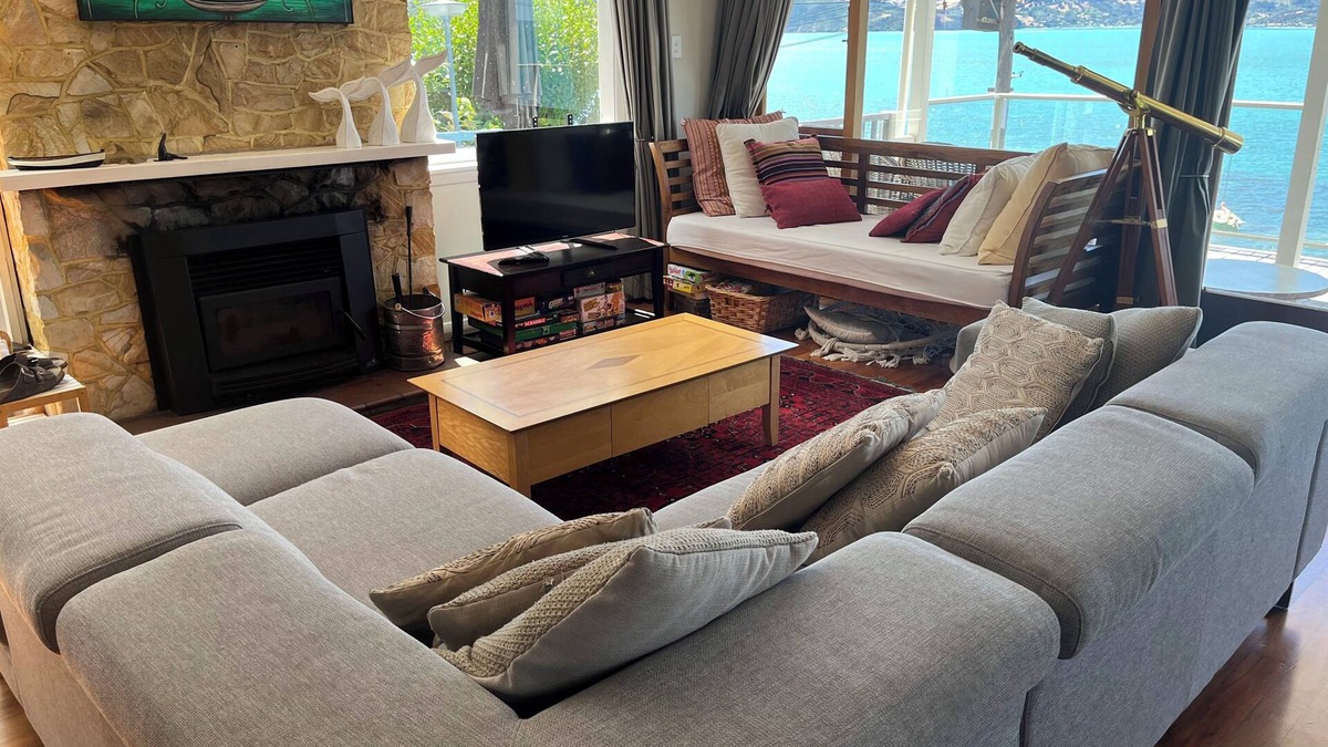 Wainui House | Spectacular views at Wainui Waterfront haven - Piwakawaka Retreat