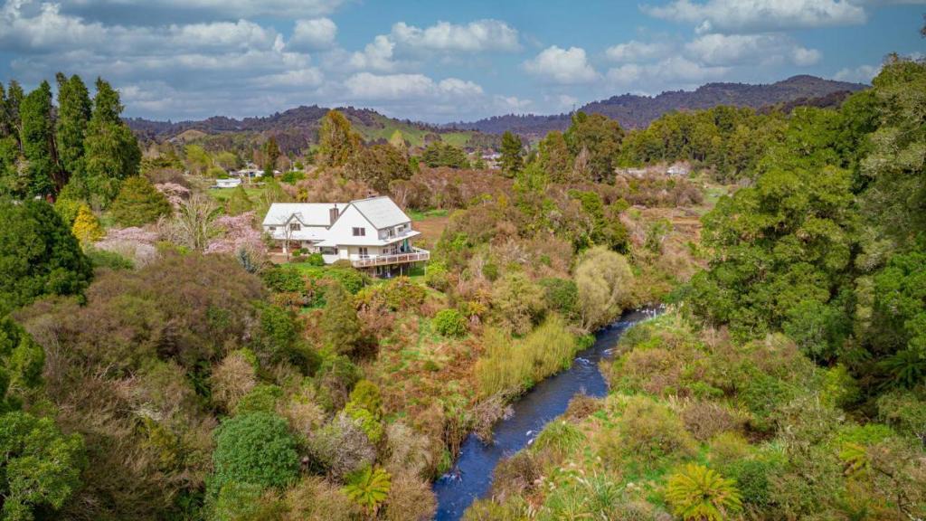 Raurimu Apartment | Spiral Gardens Country Park Retreat