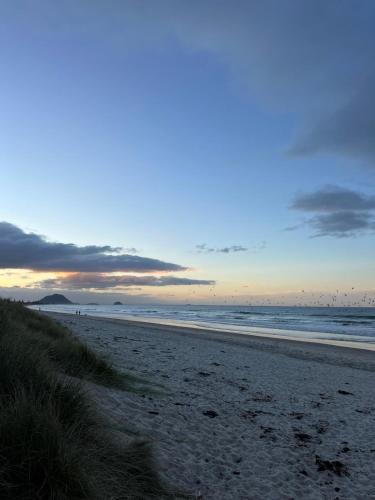 Papamoa Beach House | Spring Special, Studio on Hugoway, Papamoa Beach