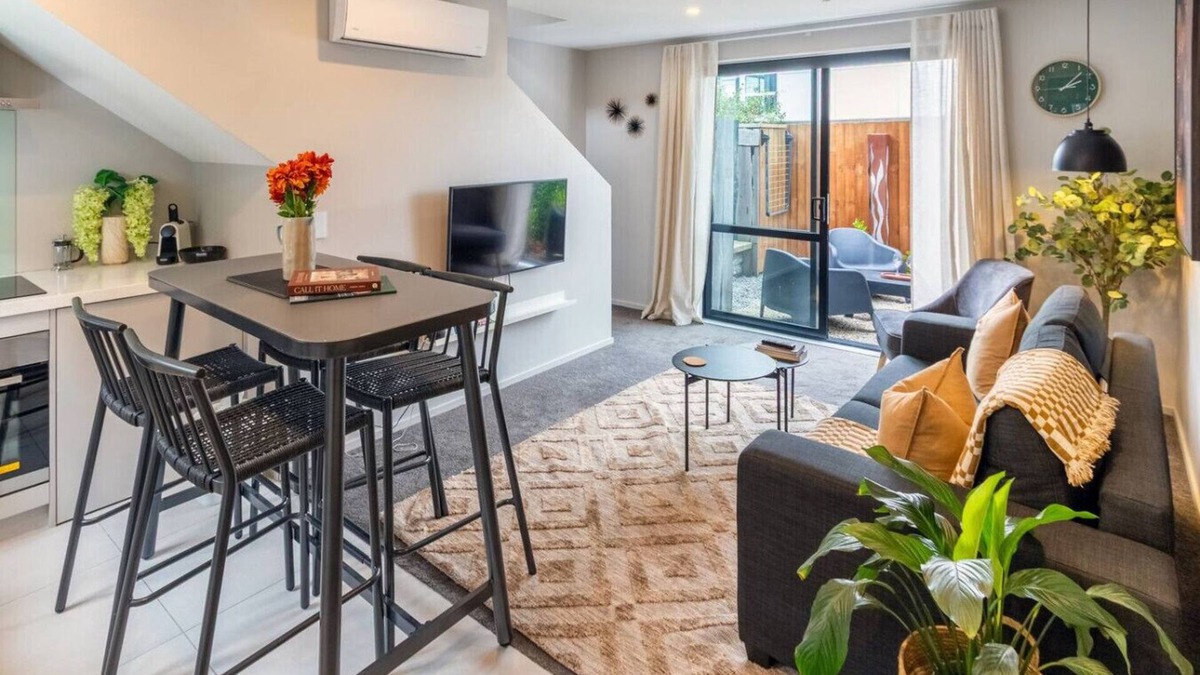 Christchurch City Centre House | Stadium Base + Sunny Courtyard Living