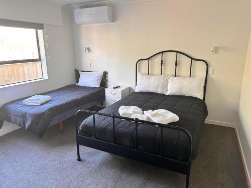 Tairua House | Stagger Inn - Double room