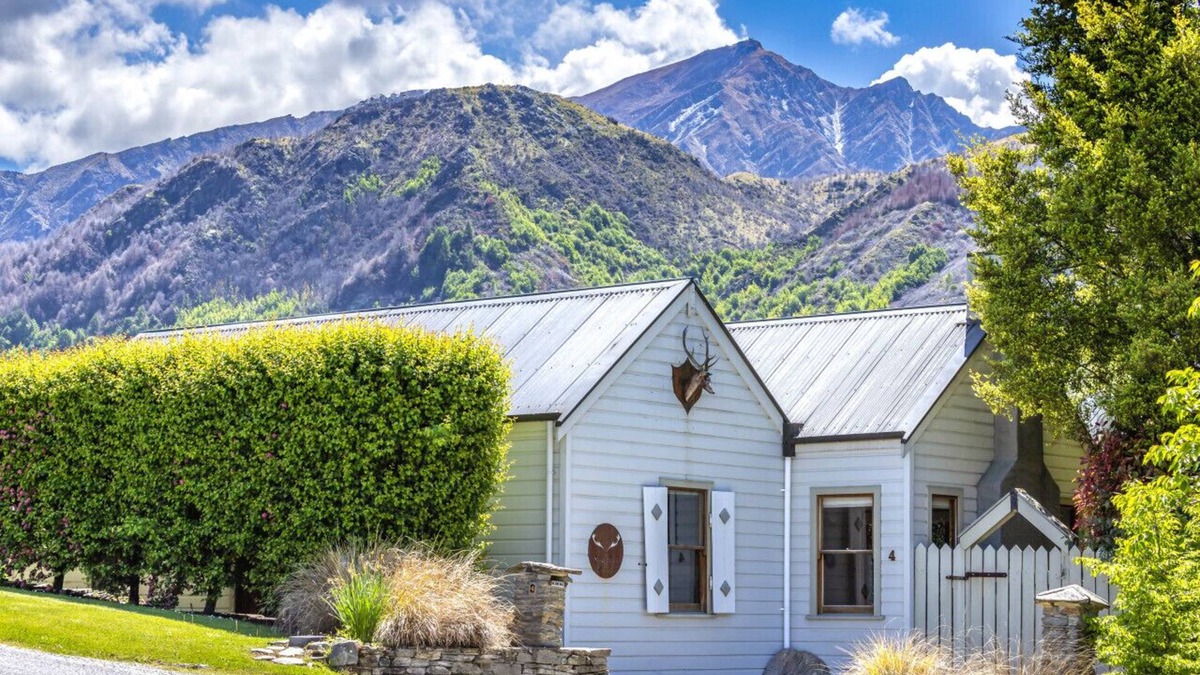 Arrowtown Apartment | Stags Head Cottage - Home in the heart of Arrowtown