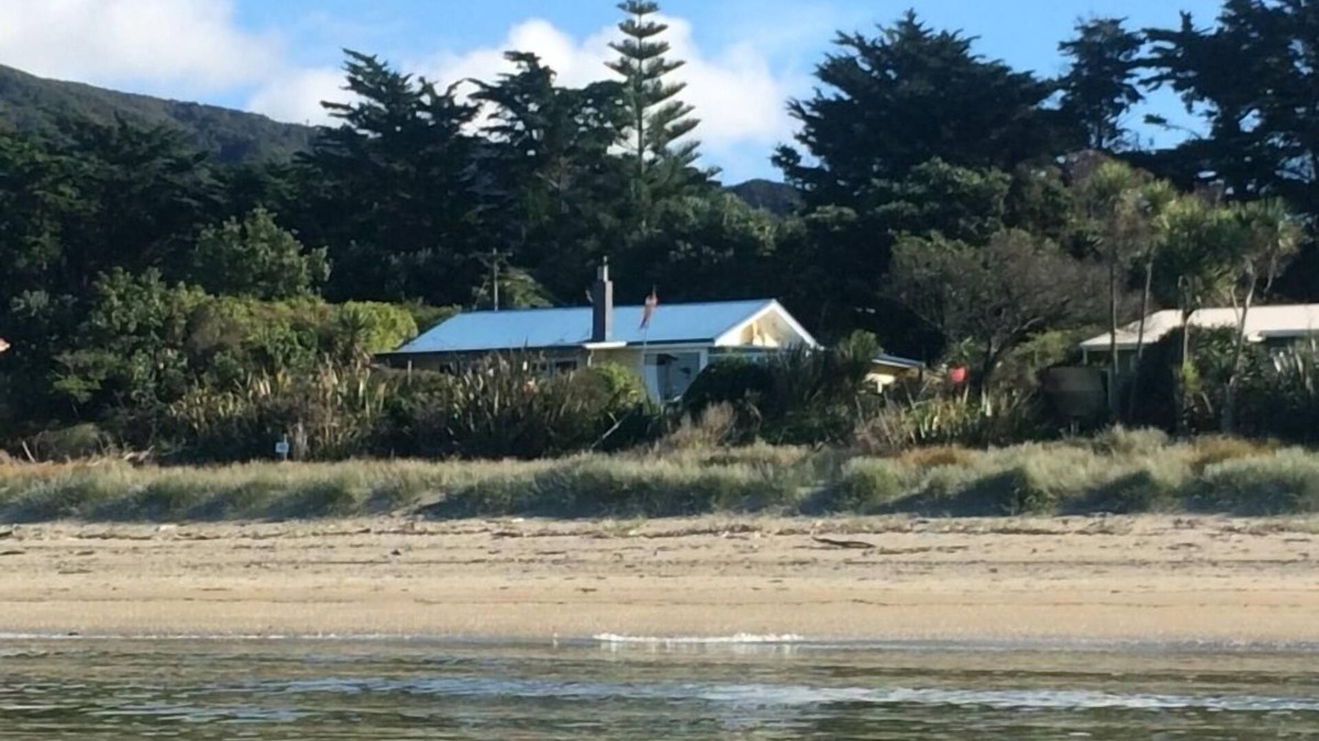 Pakawau House | Starfish - magical beach front retreat