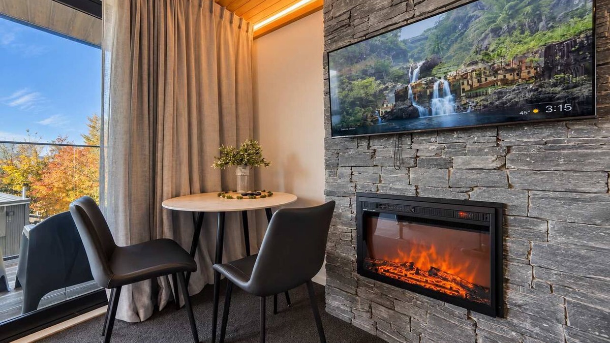 Lake Tekapo Apartment | Starry Retreat | Lake Views + Fireplace