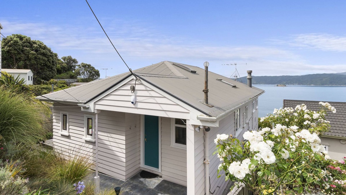 Miramar House | Stay over the Harbour - Beautiful Miramar Villa