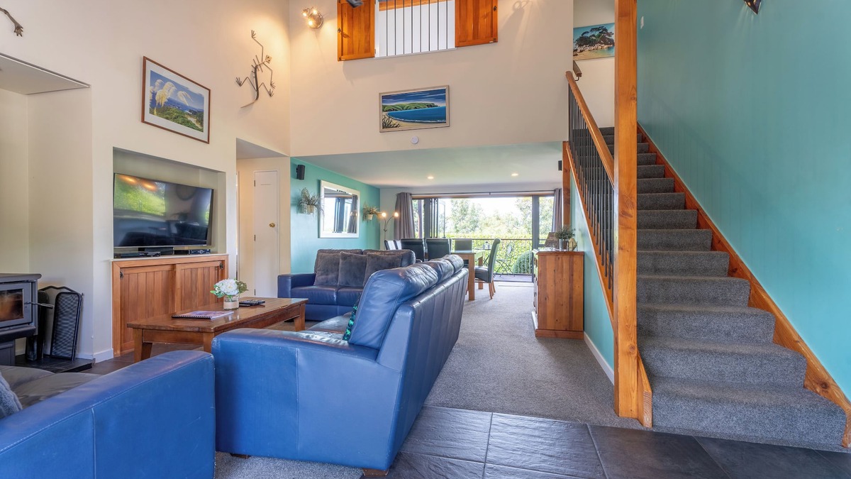 Hanmer Springs House | Stay7A: 4BR Modern Comfort, Sky TV, Views – Walk to Village & Pools