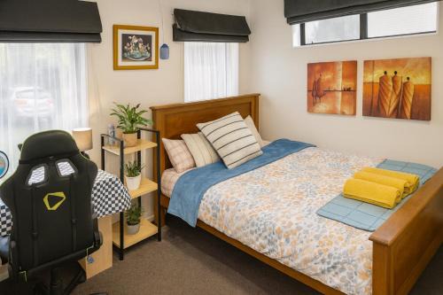 Rolleston House | Stonebrook Haven - Private Bath, Parking and shared Kitchen - 20 min from Airport