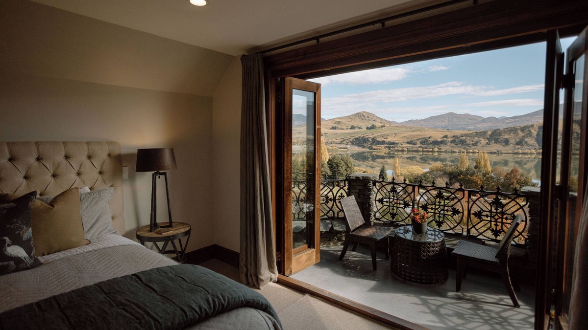 Lake Hayes Cabin | Stoneridge Estate