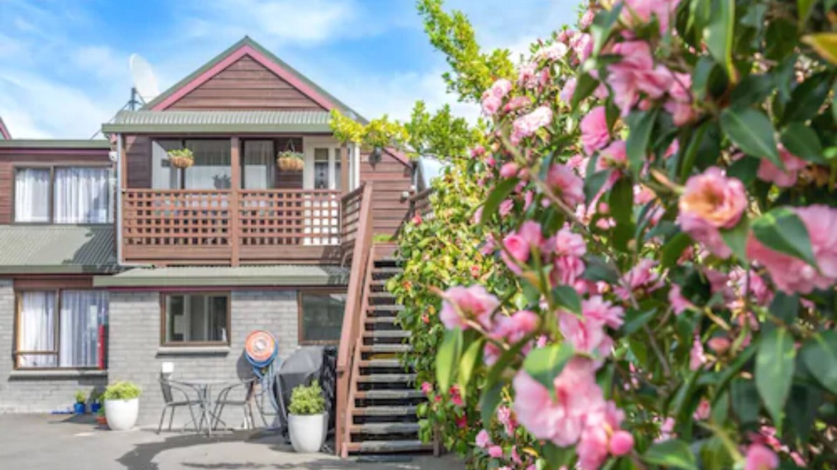 Merivale Hotel | Strathern Motor Lodge