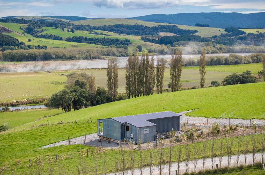 Benmore House | Strathvale River Cottage - Winton Holiday Home