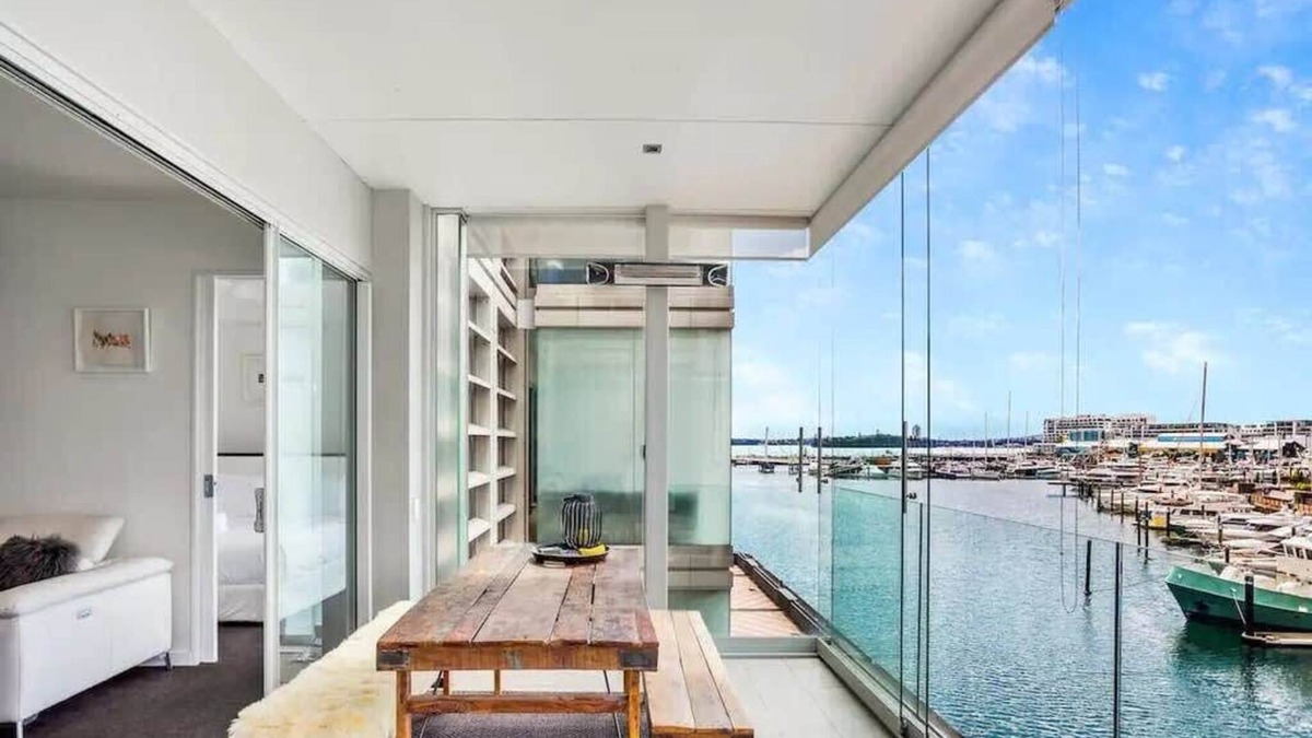 Auckland Central Business District Apartment | Stunning 2BR + Viaduct Views+Parking Zodiak Stays