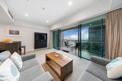 Auckland Central Business District Apartment | Stunning Auckland Harbour Views