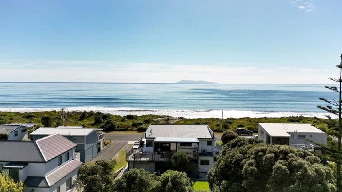 Waihi Beach House | Stunning Beachfront Holiday Home with Dual Sun Decks Near Waihi Beach Village | Waihi Beach, Bay of Plenty