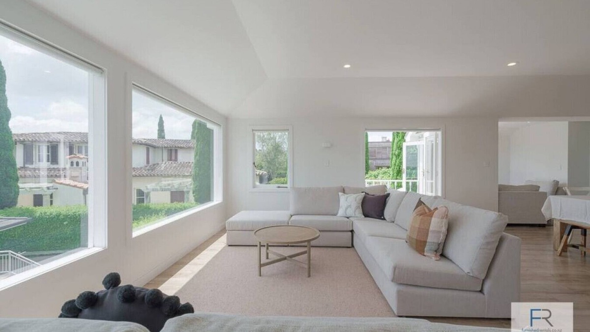 St. Heliers House | Stunning Home with Ocean Views
