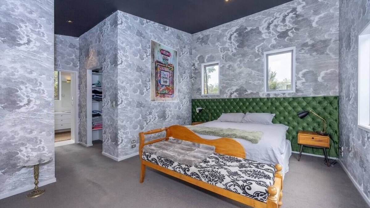 Albert Town House | stunning loft with mountain views of the famous Mount Iron