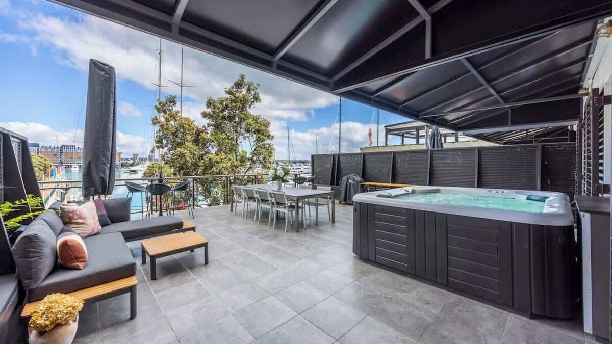 Auckland Central Business District Apartment | Stunning Viaduct Apartment with Harbour views