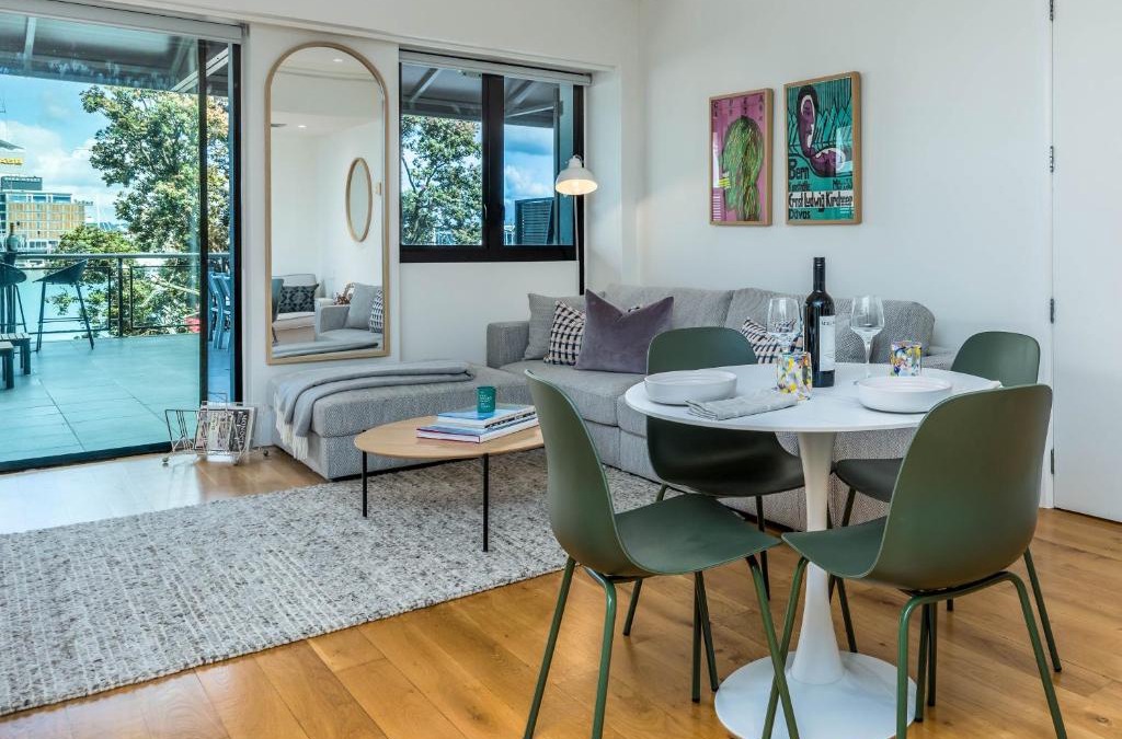 Auckland Central Business District Apartment | Stunning Viaduct Apartment w Harbour views, Spa Pool and FREE Parking