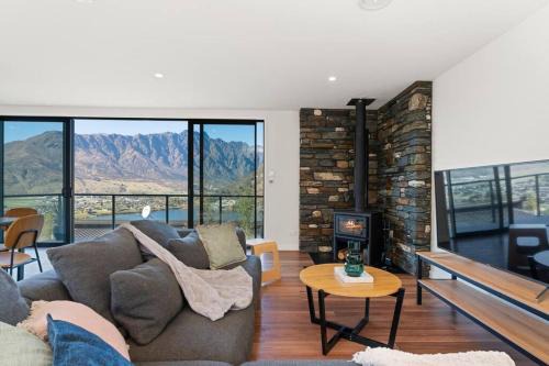 Frankton House | Style & Tranquillity - 3 Bedroom House