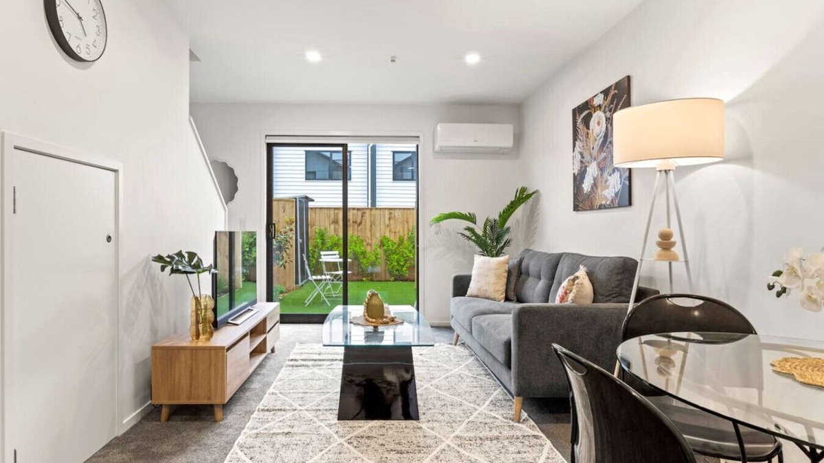 Te Atatu Peninsula Apartment | Stylish 1BR Apartment on Fathom Place