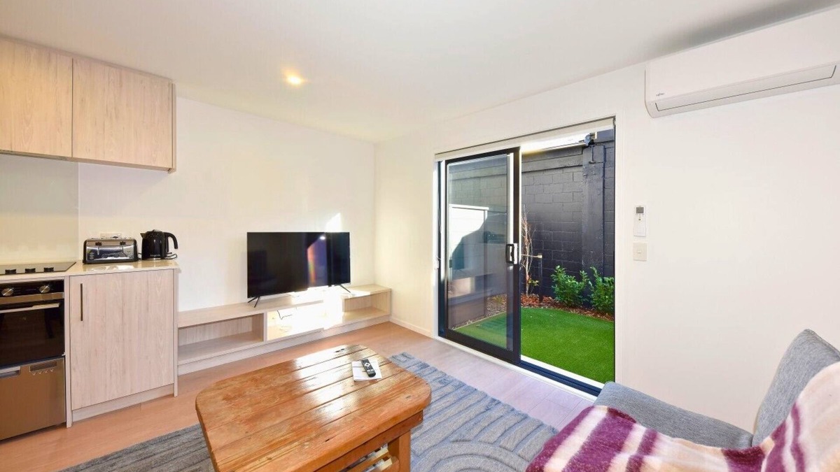 Christchurch City Centre Villa | Stylish 1BR Stay on Moorhouse Avenue