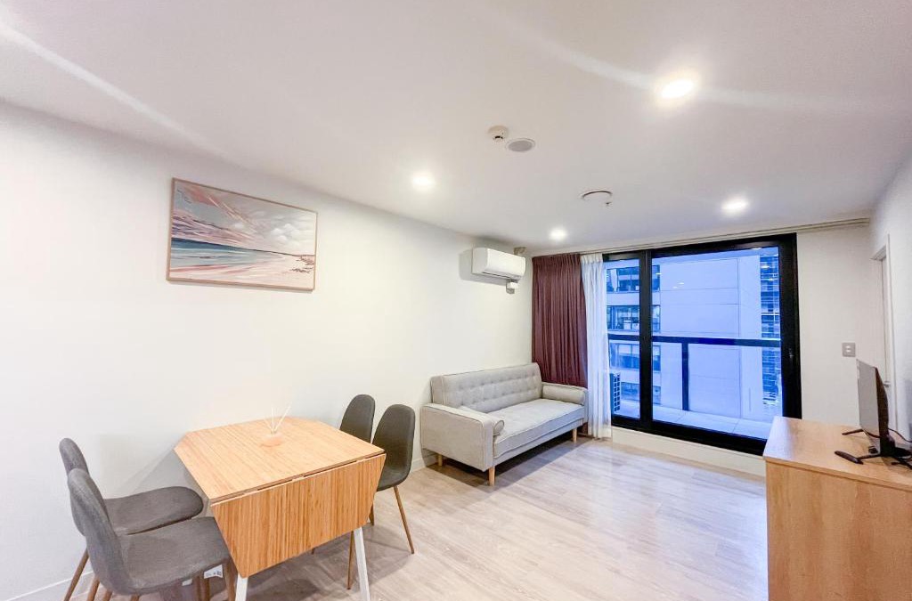 Auckland Central Business District Apartment | Stylish 2BR City Retreat with Cityscape Views, Pool & Gym V74