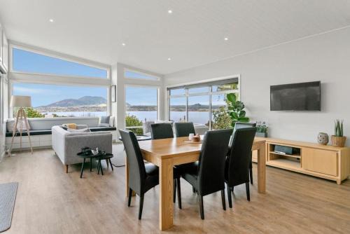 Acacia Bay House | Stylish 3BR Lakeview Home in Acacia Bay