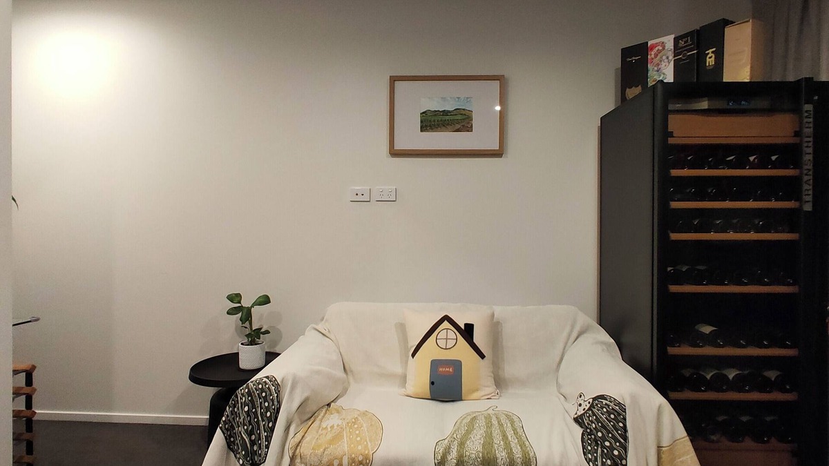 Epsom Apartment | Stylish Apartment at the Heart of Newmarket with a balcony + Welcome Gift.