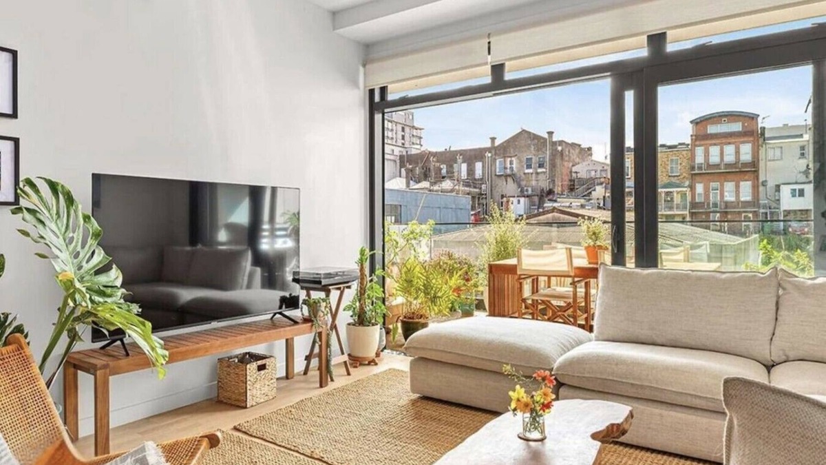 Eden Terrace Apartment | Stylish city retreat, coffee machine, balcony and city views and free carpark!