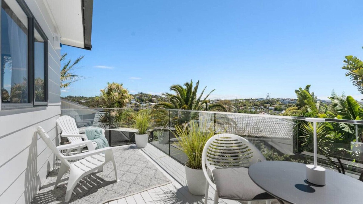 Torbay House | Stylish Coastal Home with Panoramic Views & Private Balcony