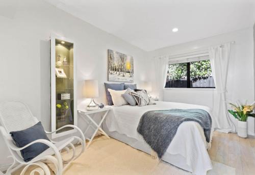 Torbay House | Stylish Coastal Home with Panoramic Views and Private Balcony