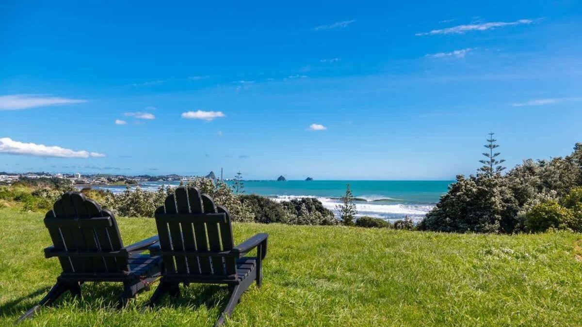 Fitzroy House | Stylish Holiday Home with Sunlit Patios