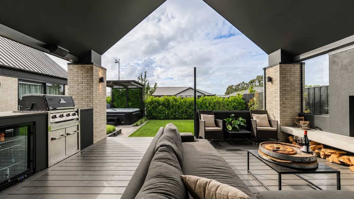 Prebbleton House | Stylish Home | Private Spa + Indoor & Outdoor Fire