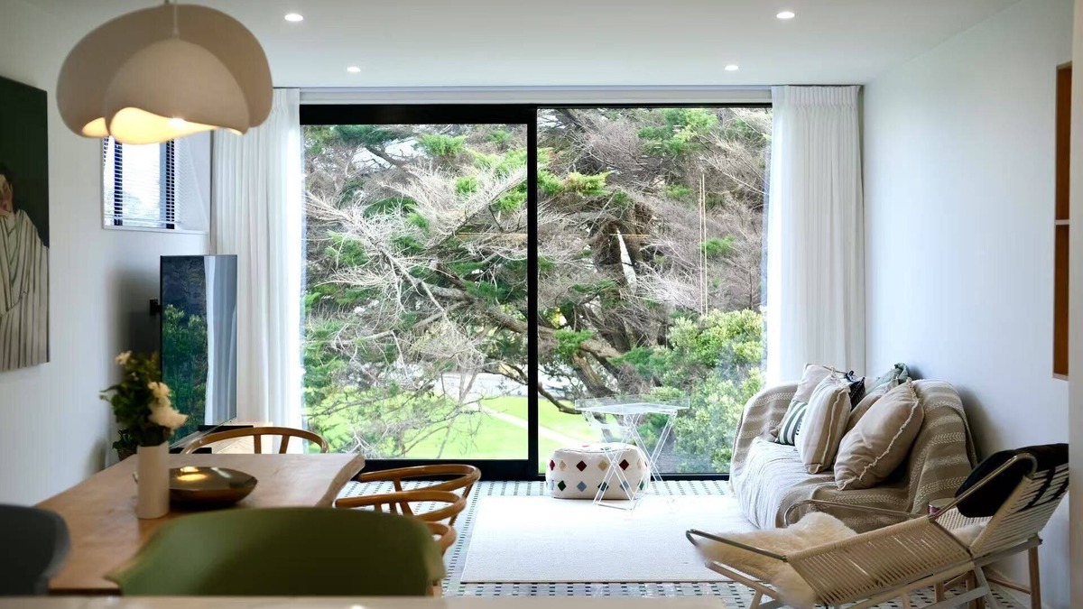 Northcote House | Stylish House with Great City Views