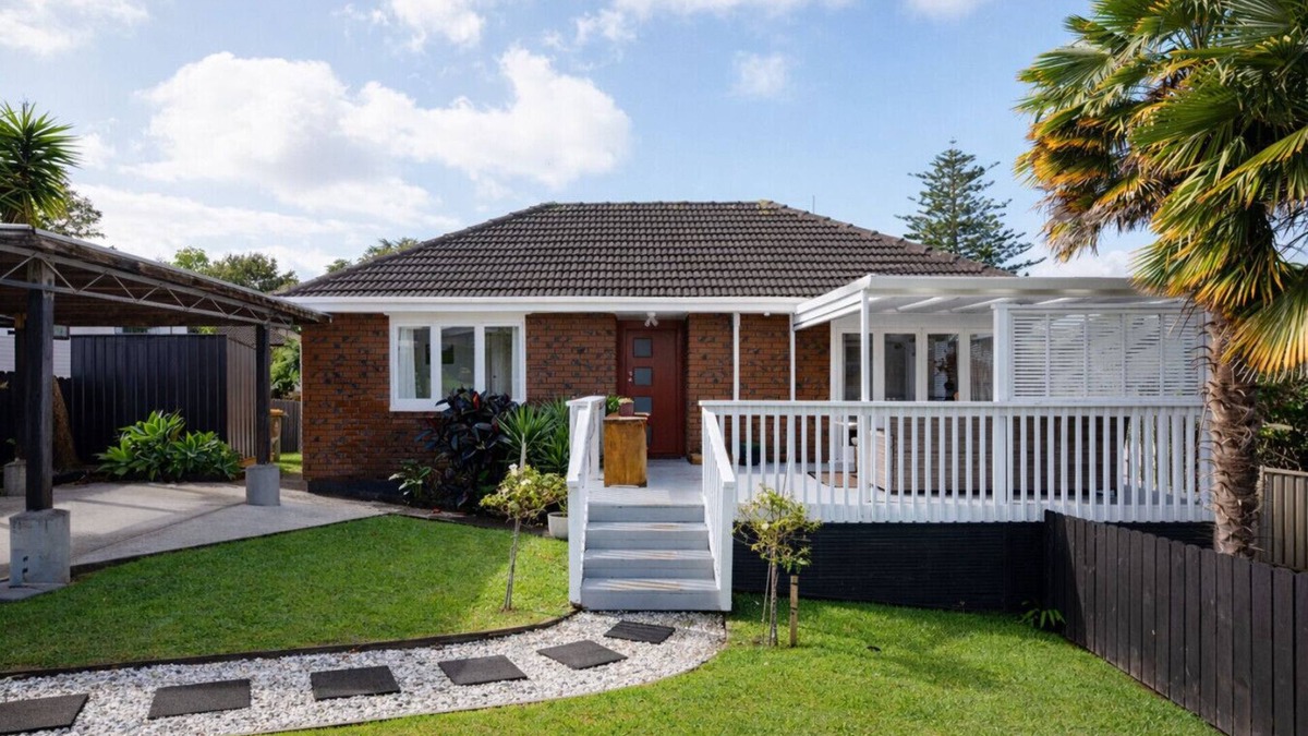 Devonport House | Stylish Howick Home with Sunny Covered Deck | Marigold by Homello