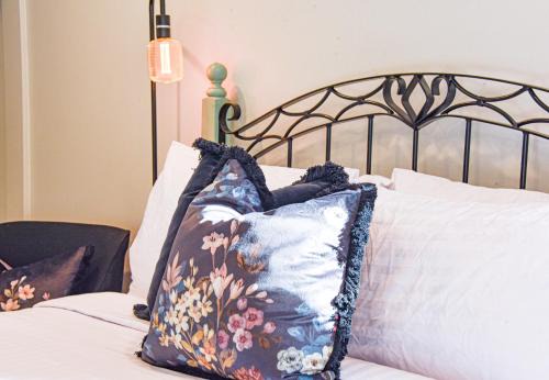 Lyttelton Apartment | Stylish Lyttelton Studio Free Parking