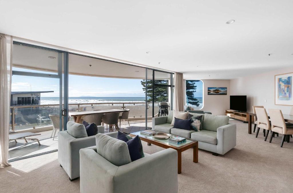 Mount Maunganui Apartment | Stylish Mt Pad Epic Views Walk to Beach & Eats