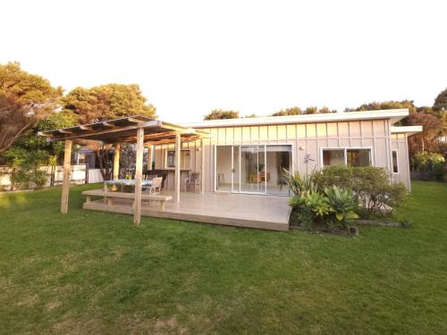 Mangawhai Heads House | Stylish Seabreeze Getaway