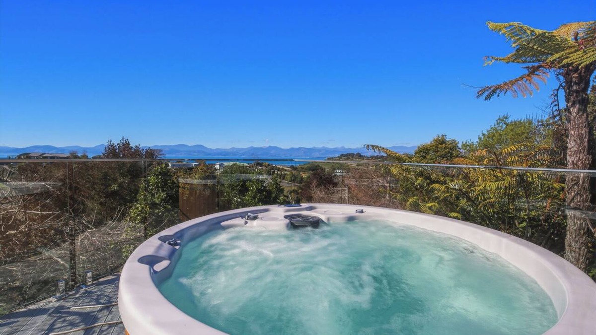 Tasman Apartment | Summer Breeze Staycation
