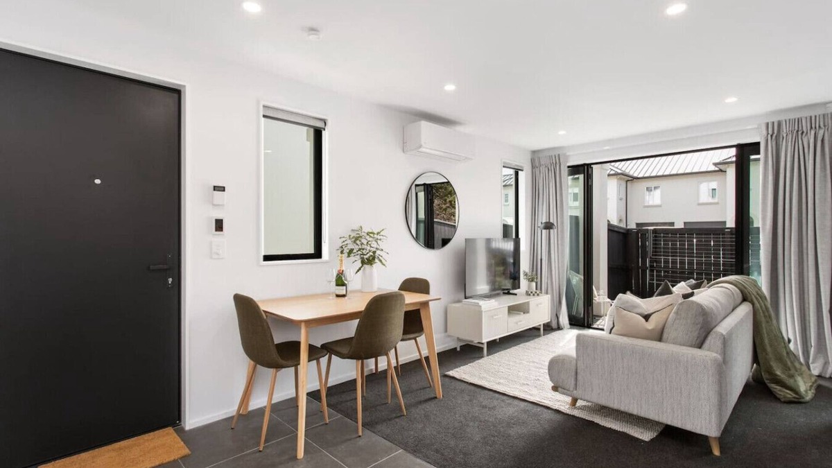 Riccarton Apartment | Sun Filled Living Hagley Park Hospital 2BR 2BA