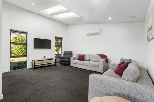 Papamoa Beach House | Sun & Surf Stay - Papamoa Holiday Home