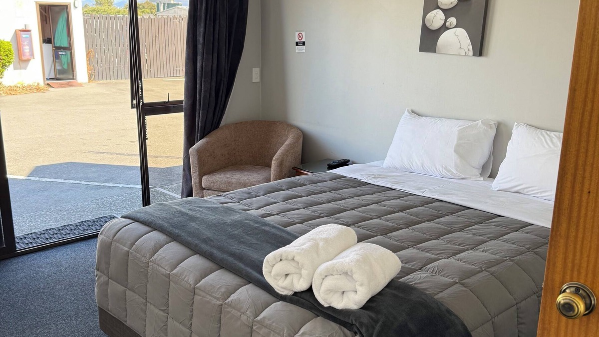Springlands Hotel | Sundowner Motel