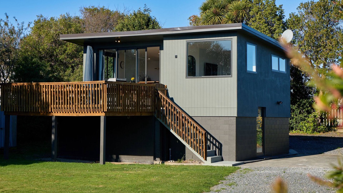 Kaikoura House | Sunny Balcony | Mountain Views | Relaxed - KK04313