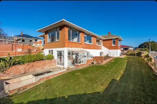 Dunedin House | Sunny Comfortable and Quiet 温馨 family room