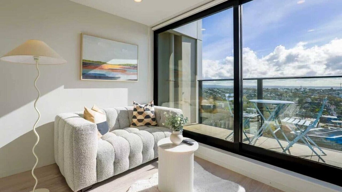 Auckland Central Business District Apartment | Sunny & Cosy CBD Top-Floor Getaway