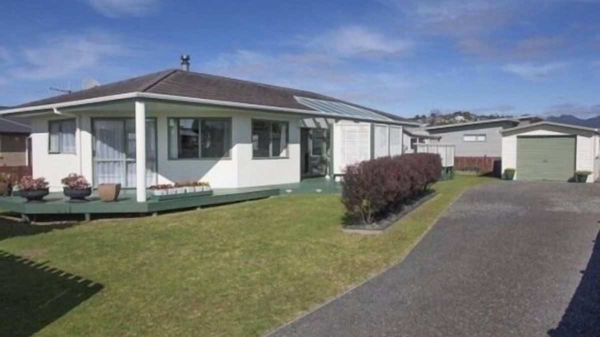 Whangamata House | Sunny house near Golf Course and Recreation Centre