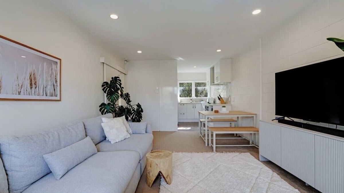 Greenlane Apartment | Sunny Greenlane Gem with Parking and Air-Con
